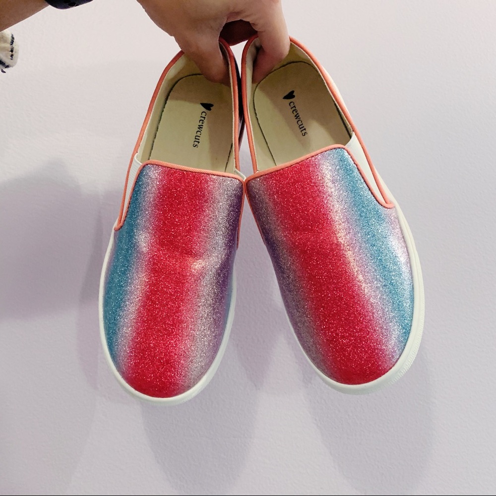 Crew cuts Rainbow van slide size three.